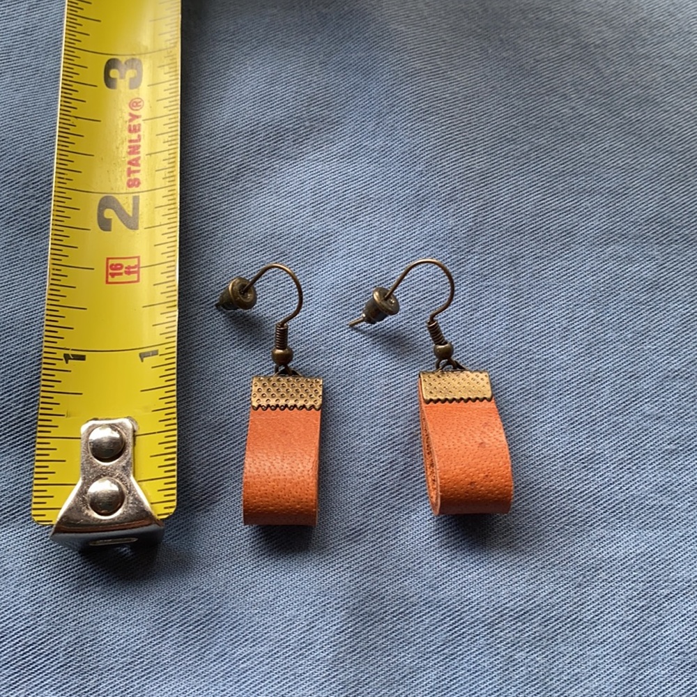 Leather dangle earrings - Picture 3 of 3